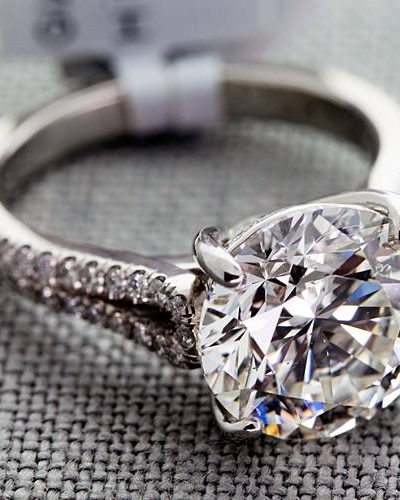 What Does a 5 Carat Ring Look Like? | Engagement Ring Voyeur